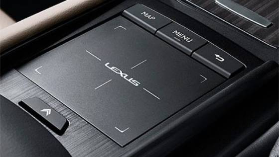 Lexus ES (2019) Interior 006
