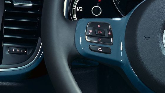 Volkswagen Beetle (2018) Interior 004