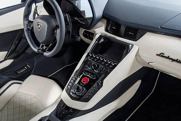 Lamborghini Aventador (2017) Interior 002