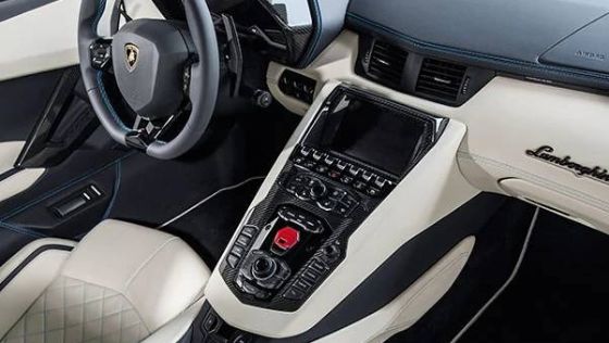 Lamborghini Aventador (2017) Interior 002