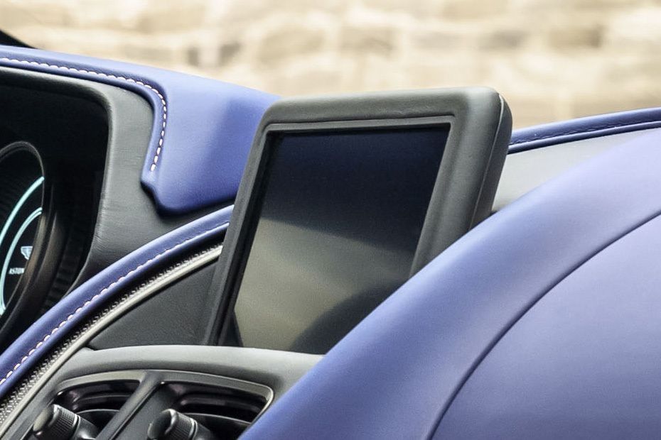 Aston Martin DB11 (2018) Interior 002
