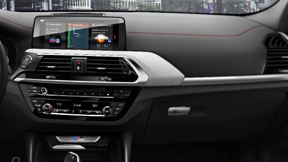 BMW X4 (2018) Interior 003