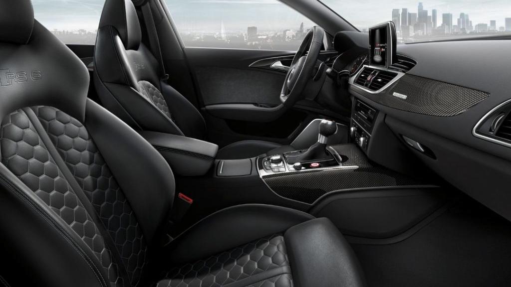 2020 Audi RS6 Avant Interior 002