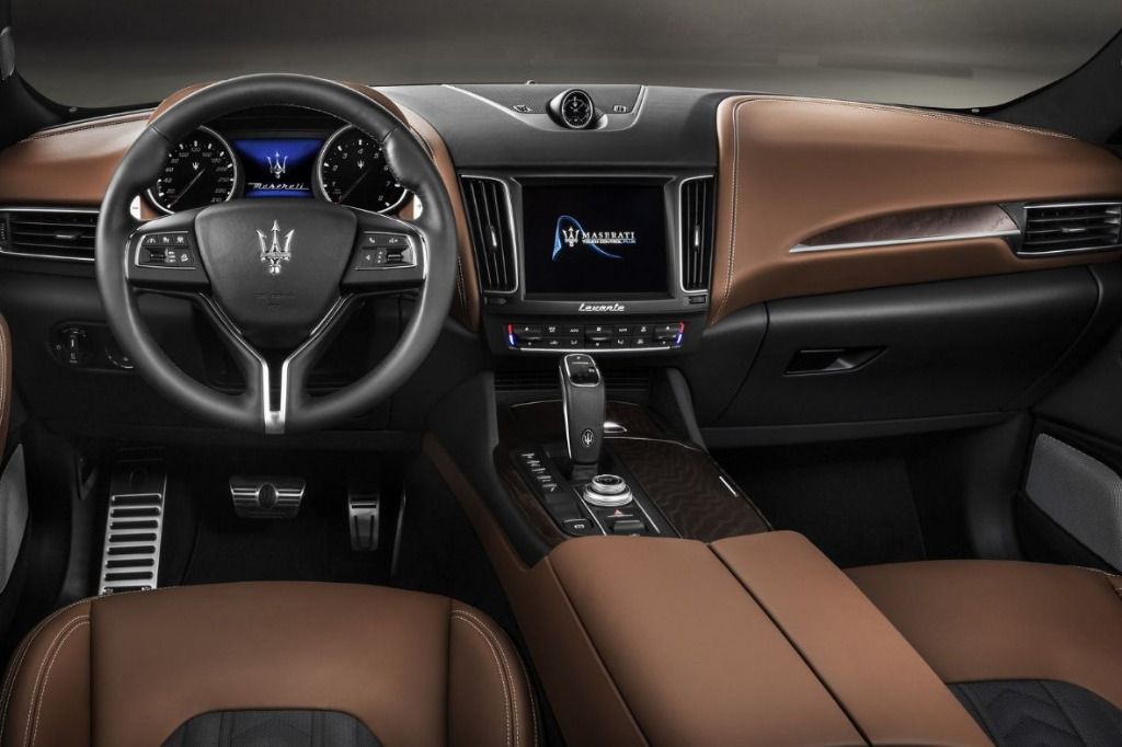 Maserati Levante (2019) Interior 001