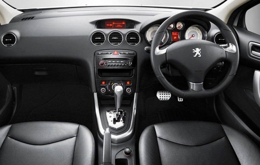 Peugeot 408 (2019) Interior 001