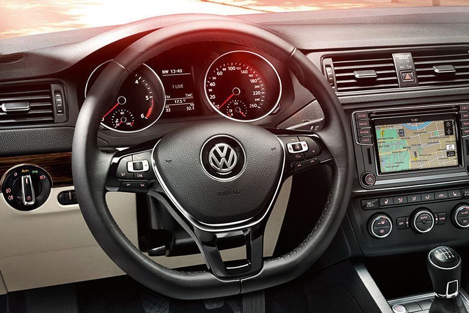 Volkswagen Jetta (2018) Interior 003