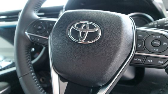 2019 Toyota Camry 2.5V Interior 007