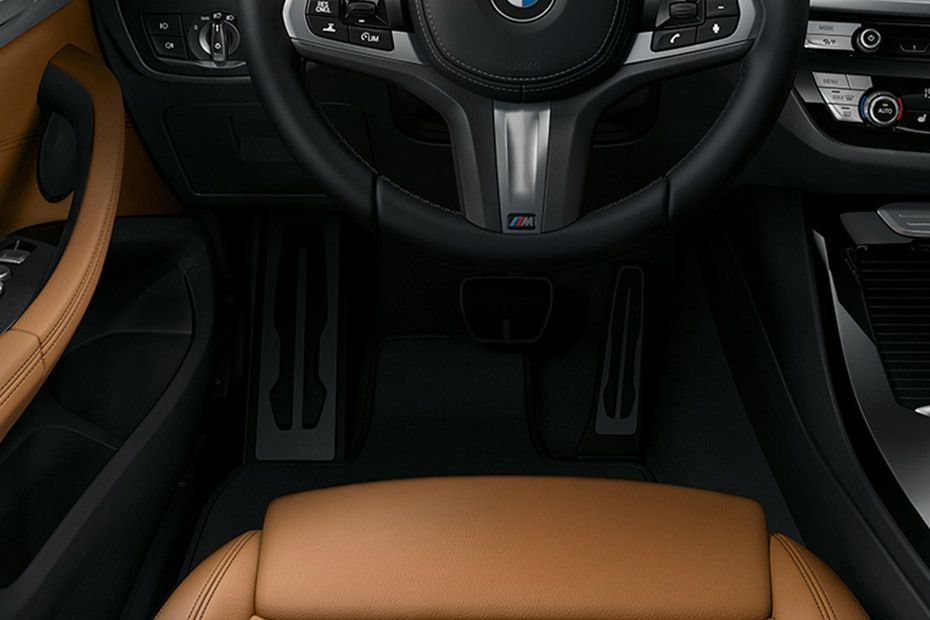 BMW X3 (2019) Interior 003