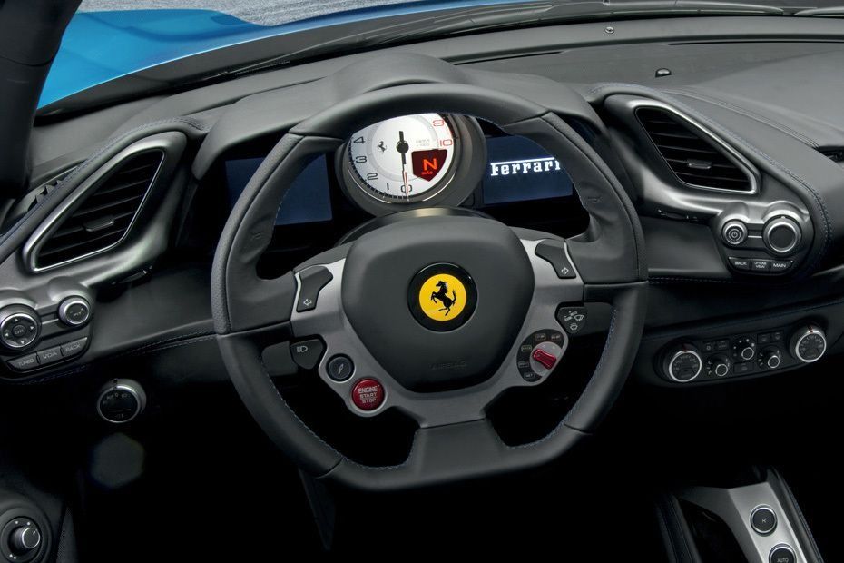 Ferrari 488 (2015) Interior 002