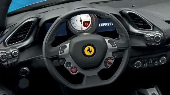 Ferrari 488 (2015) Interior 002