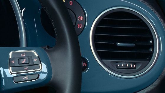 Volkswagen Beetle (2018) Interior 005