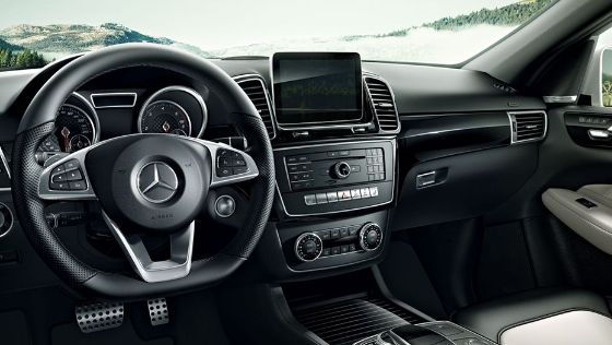 2019 Mercedes-Benz GLE GLE 450 4Matic AMG Line Interior 002
