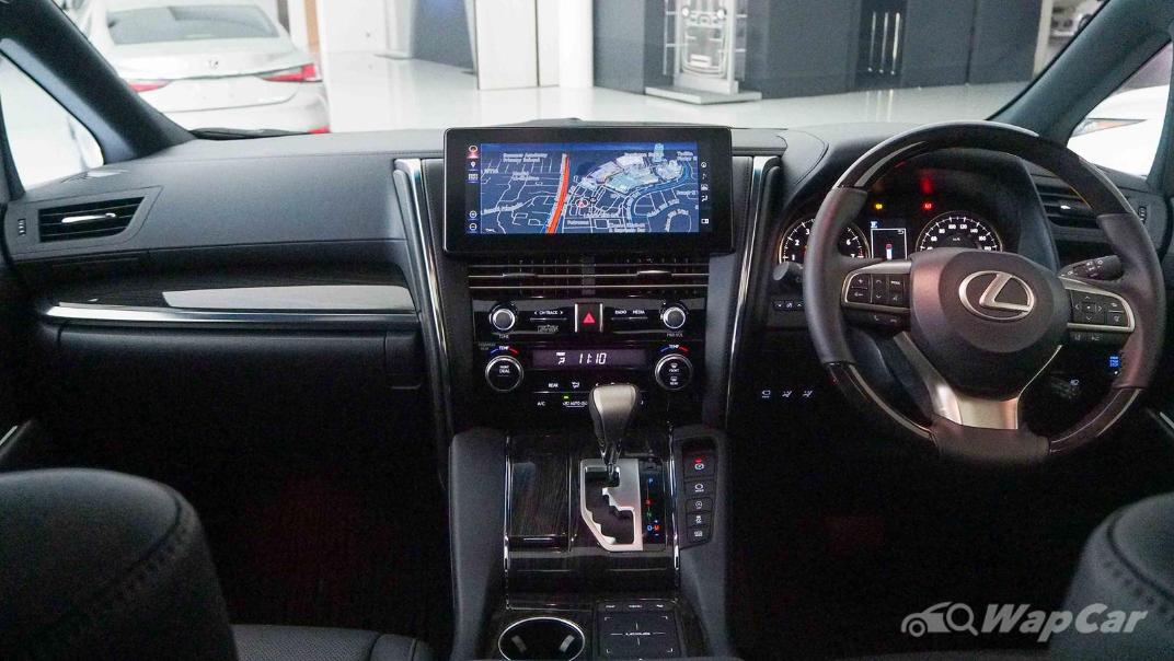2021 Lexus LM350 4-Seater Interior 002