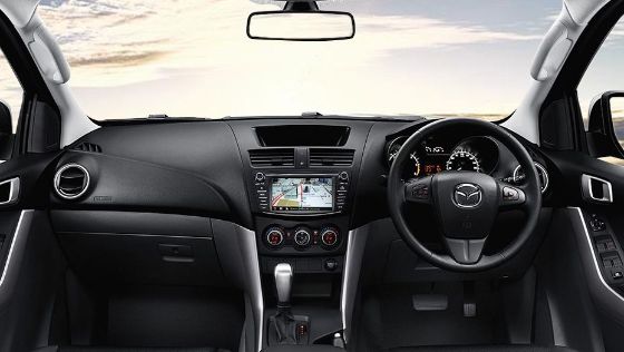 Mazda BT-50 (2018) Interior 001