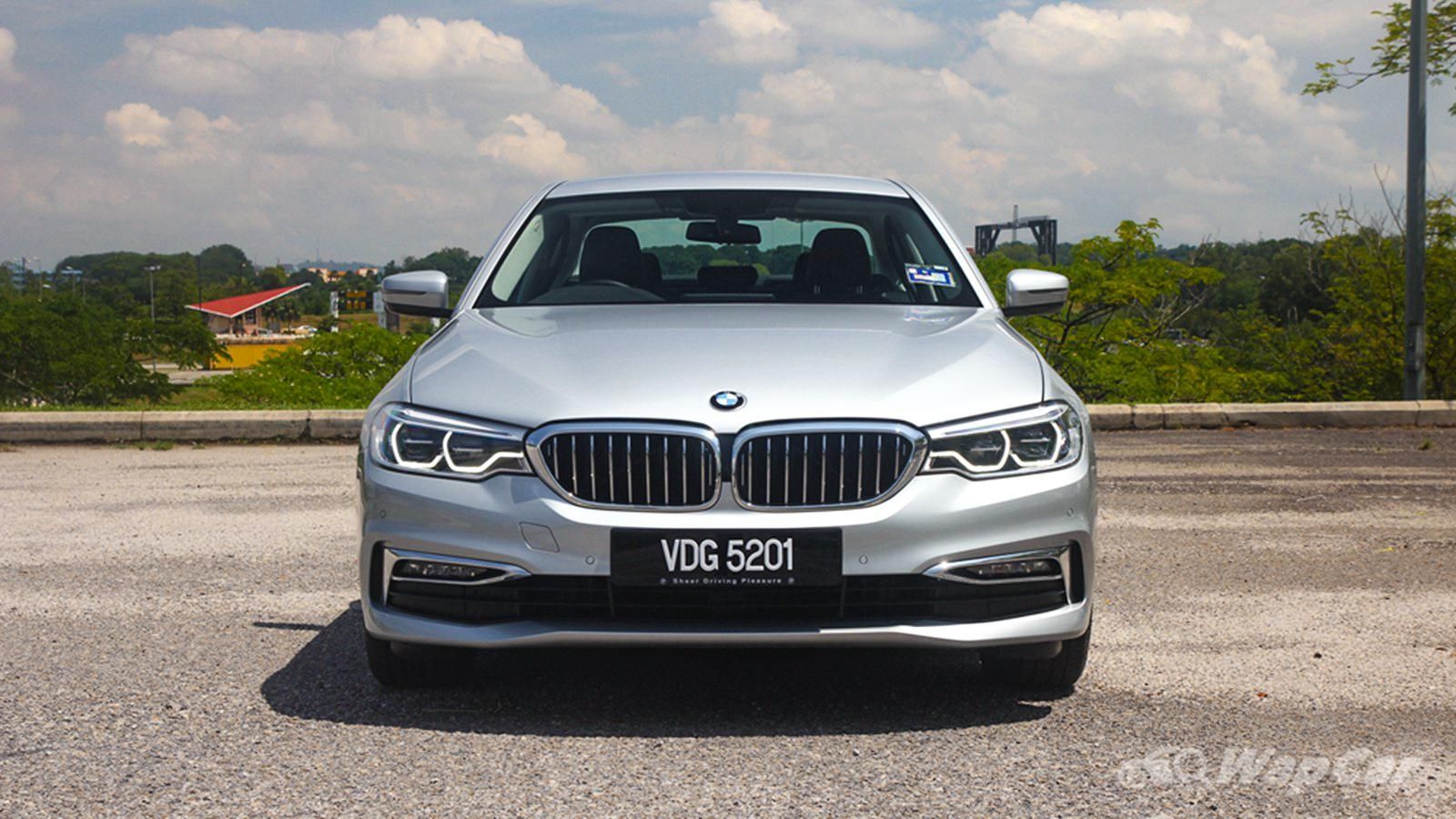 2019 BMW 5 Series 520i Luxury Exterior 002