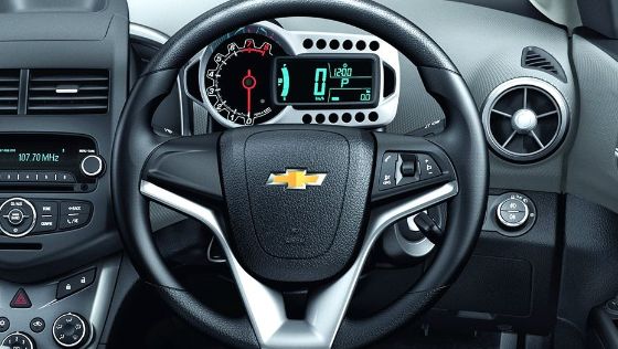 Chevrolet Sonic Sedan (2016) Interior 002