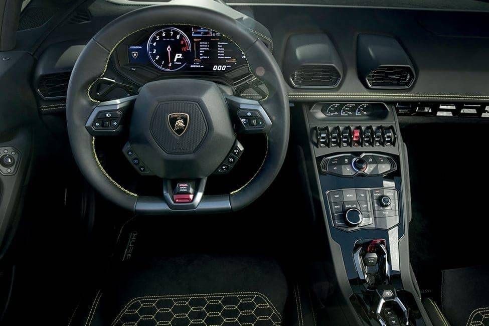 Lamborghini Huracán (2017) Interior 001