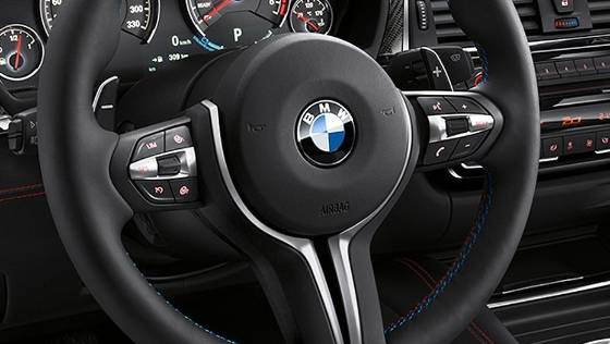 BMW M4 Coupe (2019) Interior 002