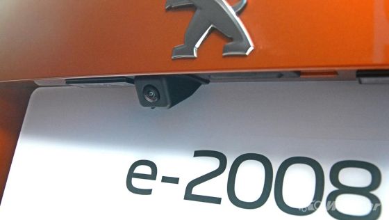 2023 Peugeot e-2008 Exterior 015