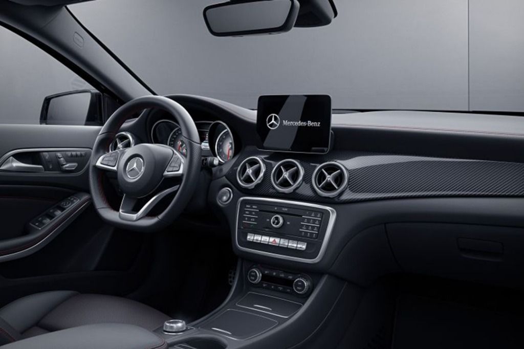 Mercedes-Benz GLA (2018) Interior 002
