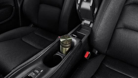 Honda HR-V (2019) Interior 009