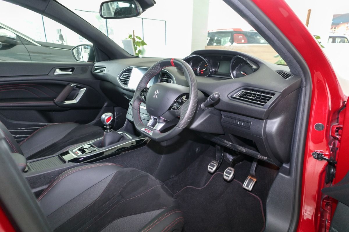 2019 Peugeot 308 GTi Interior 002