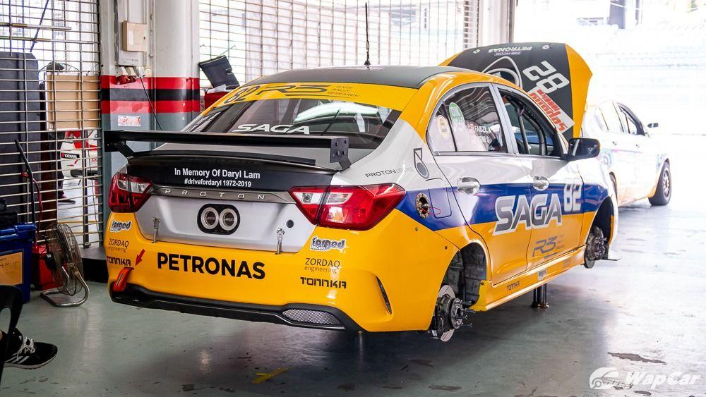 Video: Chasing a FD2R in the Proton Saga R3 racecar on Sepang! 01