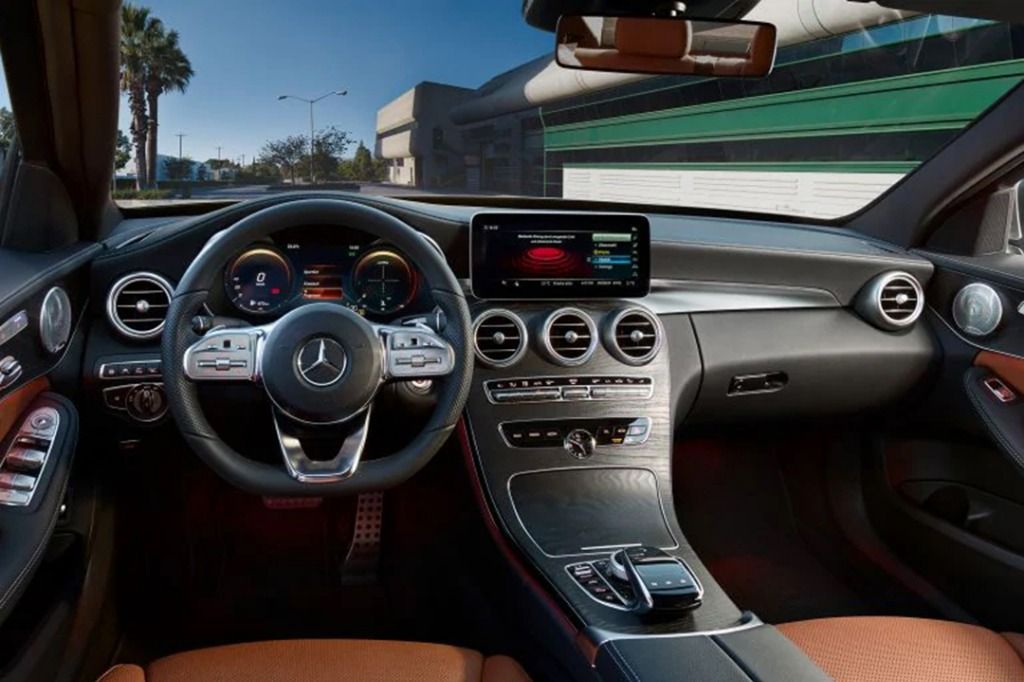 Mercedes-Benz C-Class Saloon (2018) Interior 001