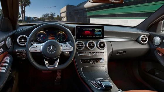 Mercedes-Benz C-Class Saloon (2018) Interior 001
