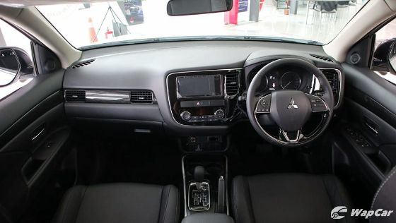 2018 Mitsubishi Outlander 2.0 CVT (CKD) Interior 002