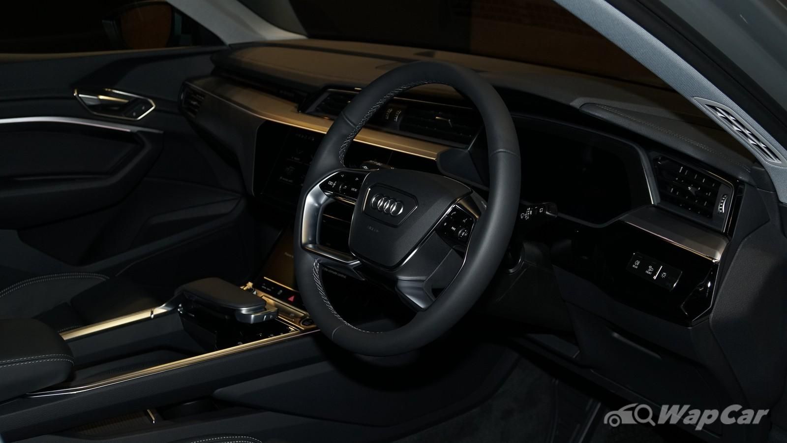 2023 Audi Q8 e-tron Public-2 Interior 005