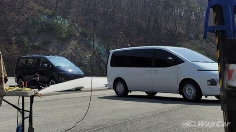Spyshot: Lower-spec Hyundai Staria spied, hours after teaser photos