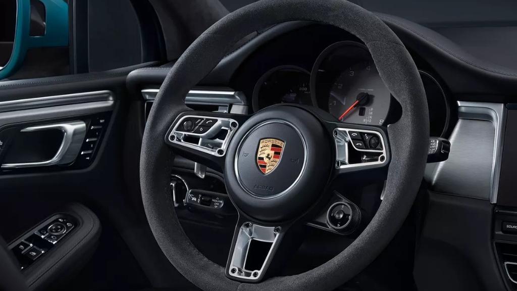 Porsche Macan (2019) Interior 002