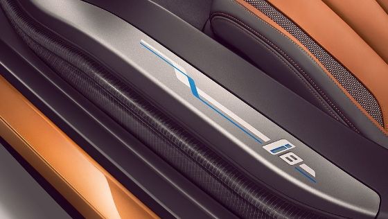 BMW i8 Coupe (2019) Interior 008