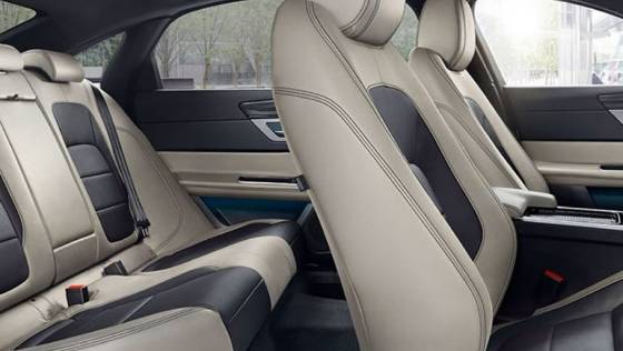 Jaguar XF (2017) Interior 012