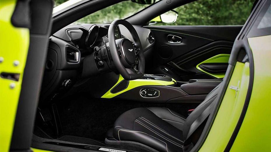 Aston Martin Vantage (2018) Interior 001