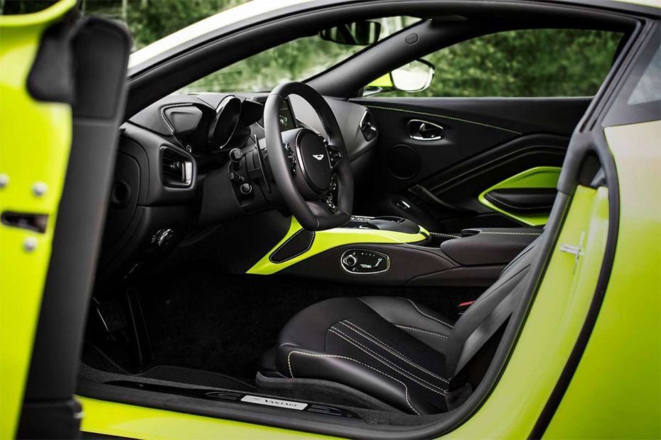 Aston Martin Vantage (2018) Interior 001