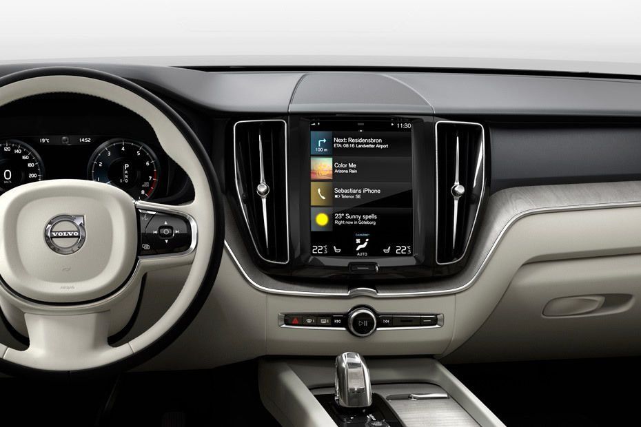 Volvo XC60 (2018) Interior 003