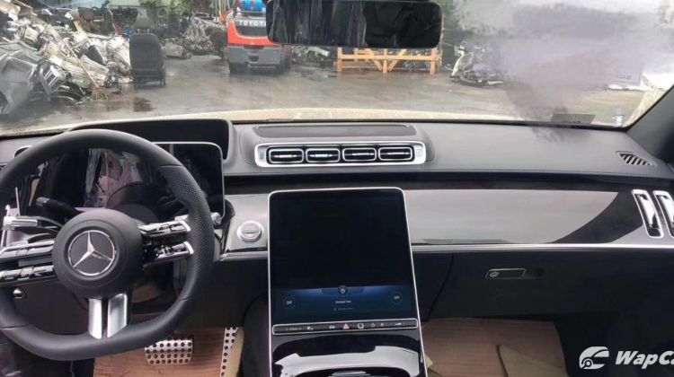 See the interior of the 2021 W223 Mercedes-Benz S-Class in action