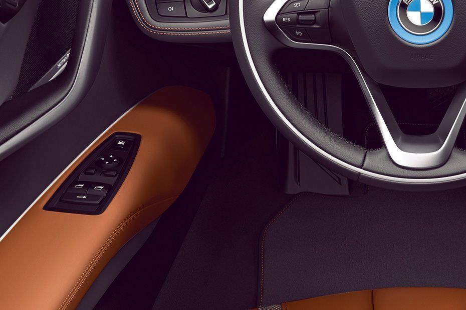 BMW i8 Coupe (2019) Interior 003