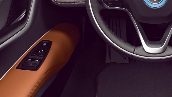 BMW i8 Coupe (2019) Interior 003