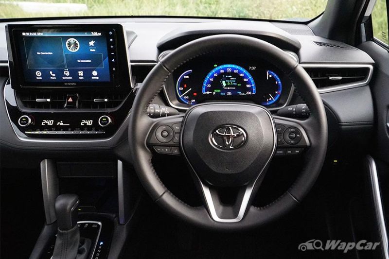 Review: The 2022 Toyota Corolla Cross Hybrid might be plain but you know it'll be dependable 03