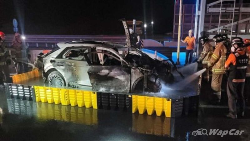 ICE cars have 4x higher fire risk than EVs but fire fighters say EV fires are more dangerous, here's why 01