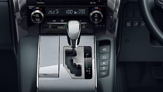 Toyota Alphard (2018) Interior 005