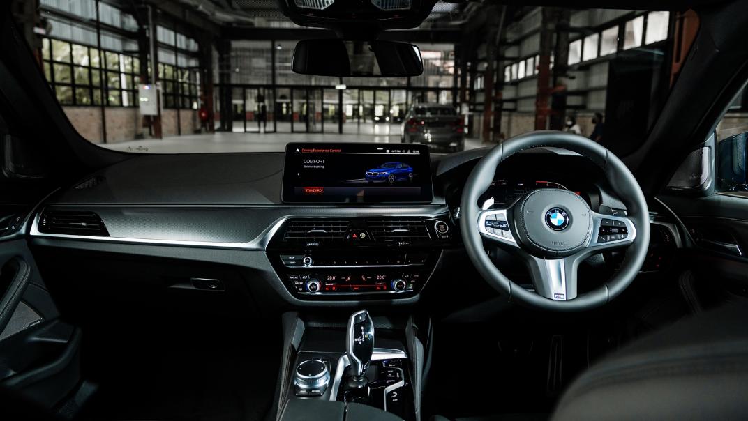 2021 BMW 5 Series 530i M Sport Interior 002