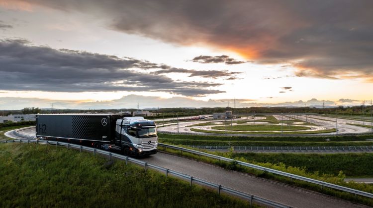 Daimler Trucks and Shell are accelerating the roll-out of hydrogen-based freight trucks in Europe