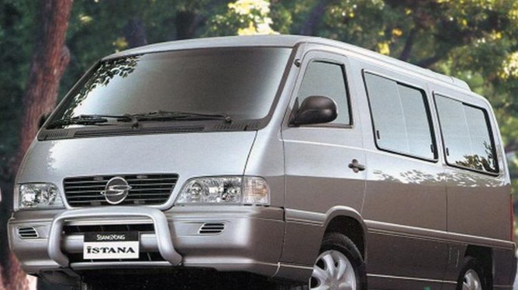 This Mercedes-Benz van is called the Istana in Korea where it was used as a ‘bas sekolah’