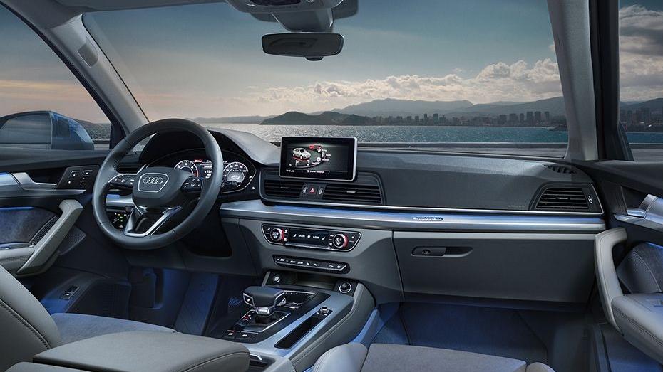 Audi Q5 (2019) Interior 002