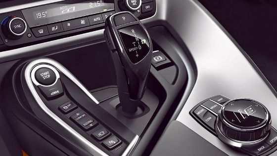 BMW i8 Coupe (2019) Interior 004