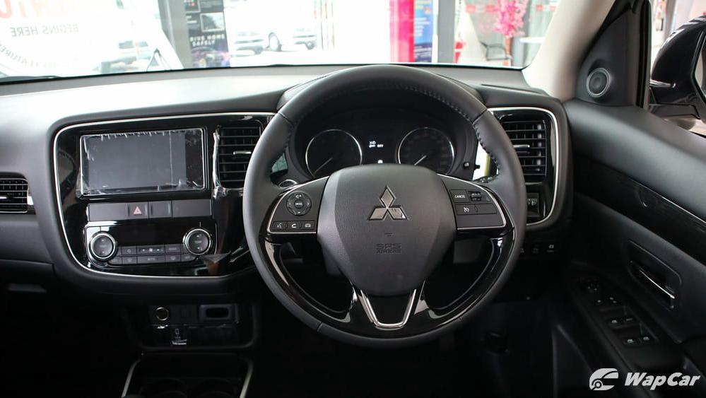 2018 Mitsubishi Outlander 2.0 CVT (CKD) Interior 003